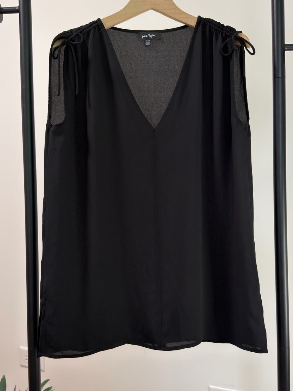 Lord & Taylor Black V-Neck Sleeveless Tie-Shoulder Camisole Size XS